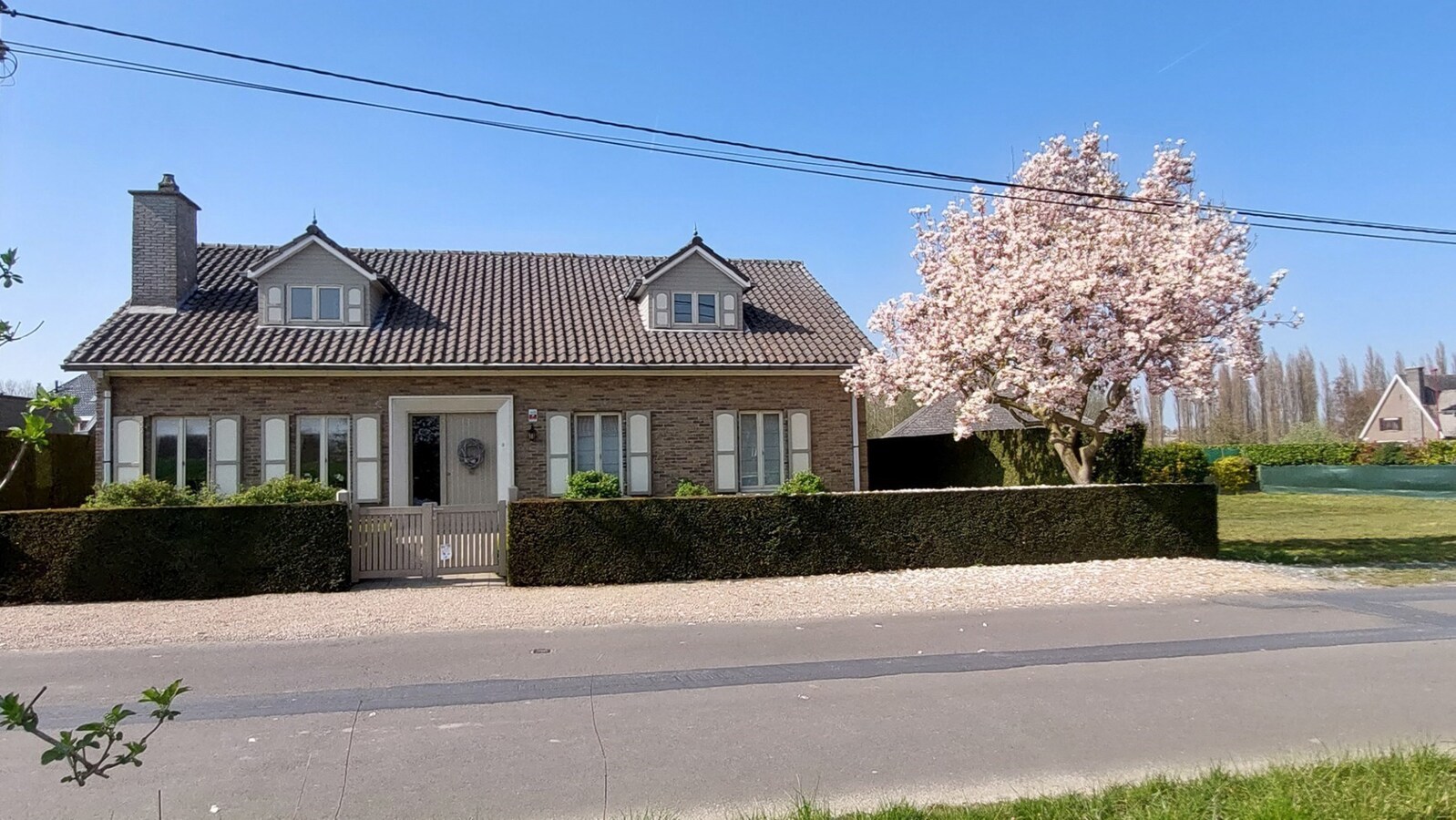 Landelijk wonen  (op gelijkvloers). 