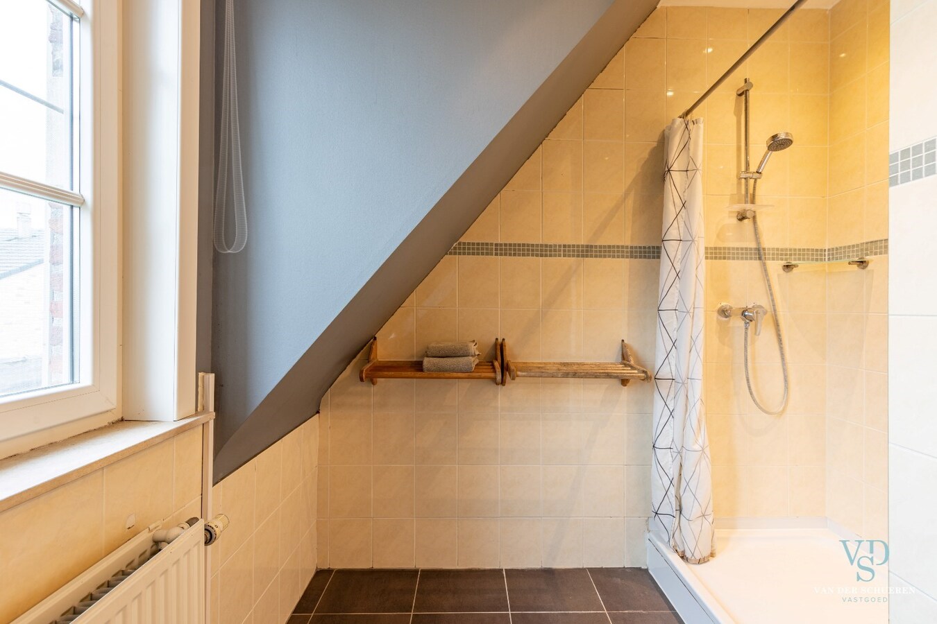 Ruim en stijlvol wonen in hartje Gavere. 