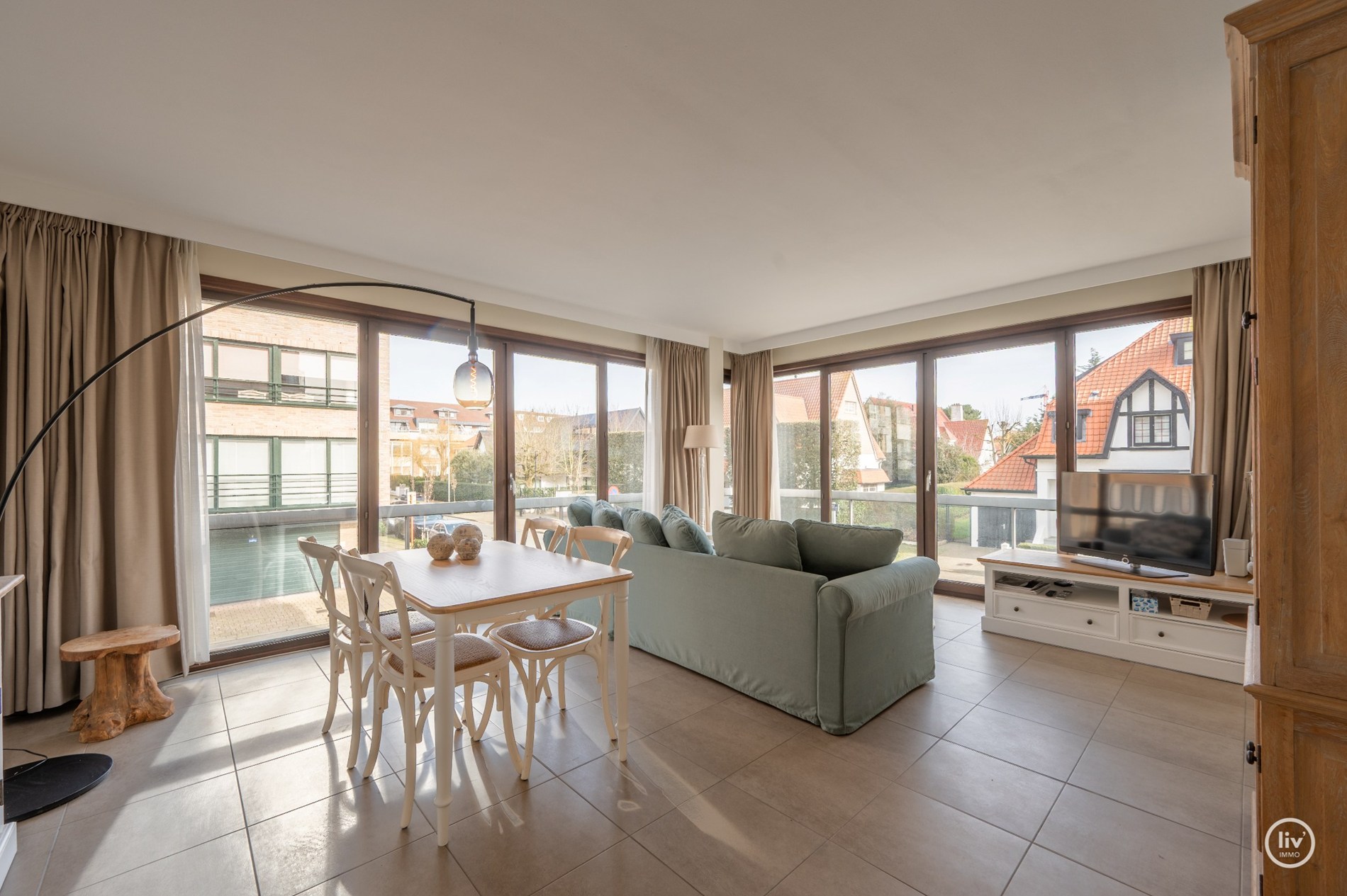 Lichtrijk 1-slaapkamerappartement op een aangename ligging vlakbij de Lippenslaan te Knokke. 