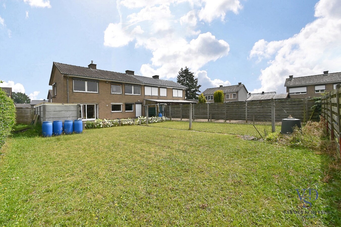 Degelijke Half Open Bebouwing 