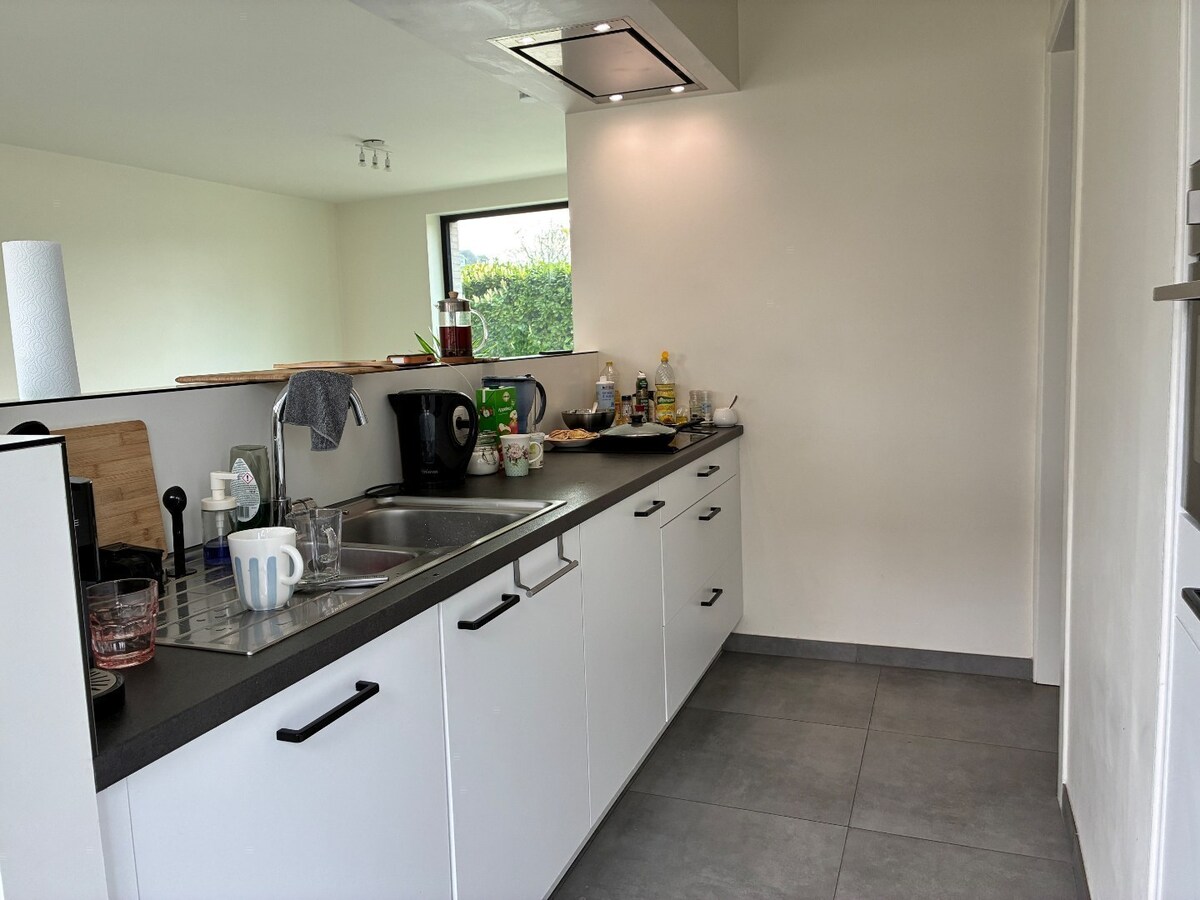 Nieuwbouwwoning op 50m van tramhalte - met terras en tuin ! 