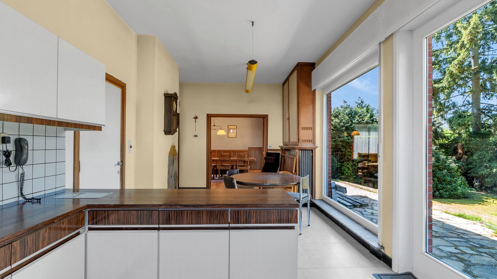 LINDEN ruime villa 4-6 slaapkamers met grote tuin 