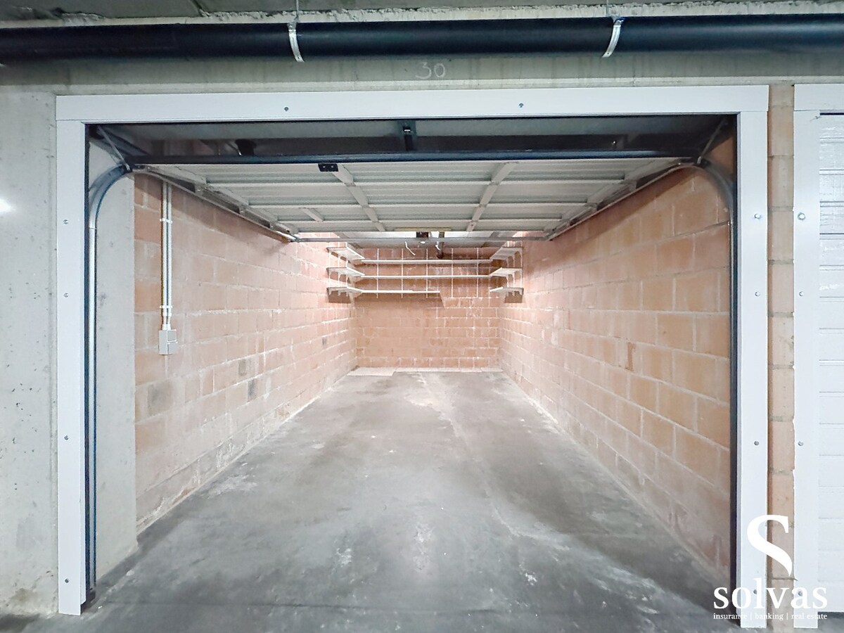 Afgesloten garagebox in het centrum van Eeklo 