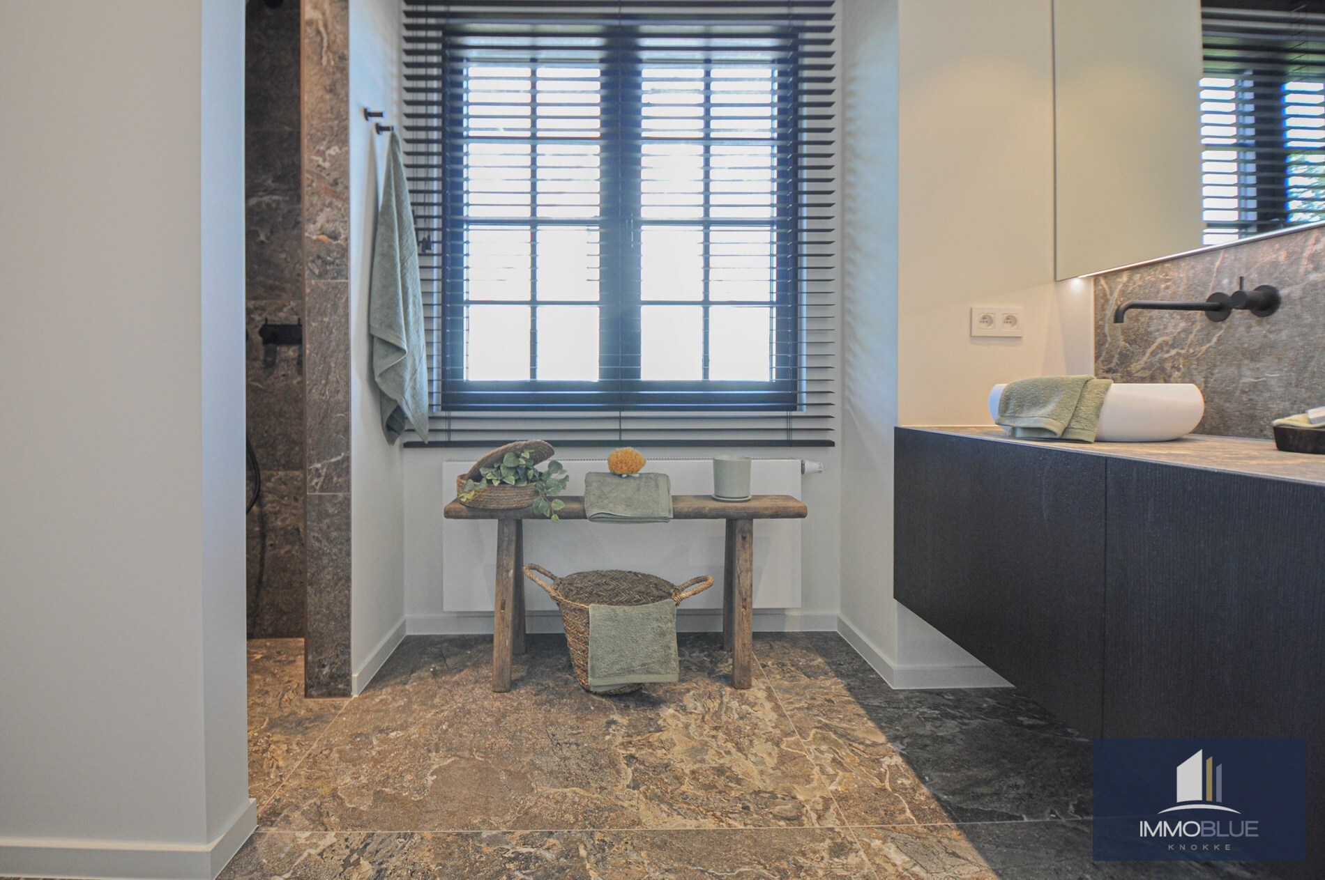 Villa entièrement rénovée située au calme en bordure de la Zoute. 