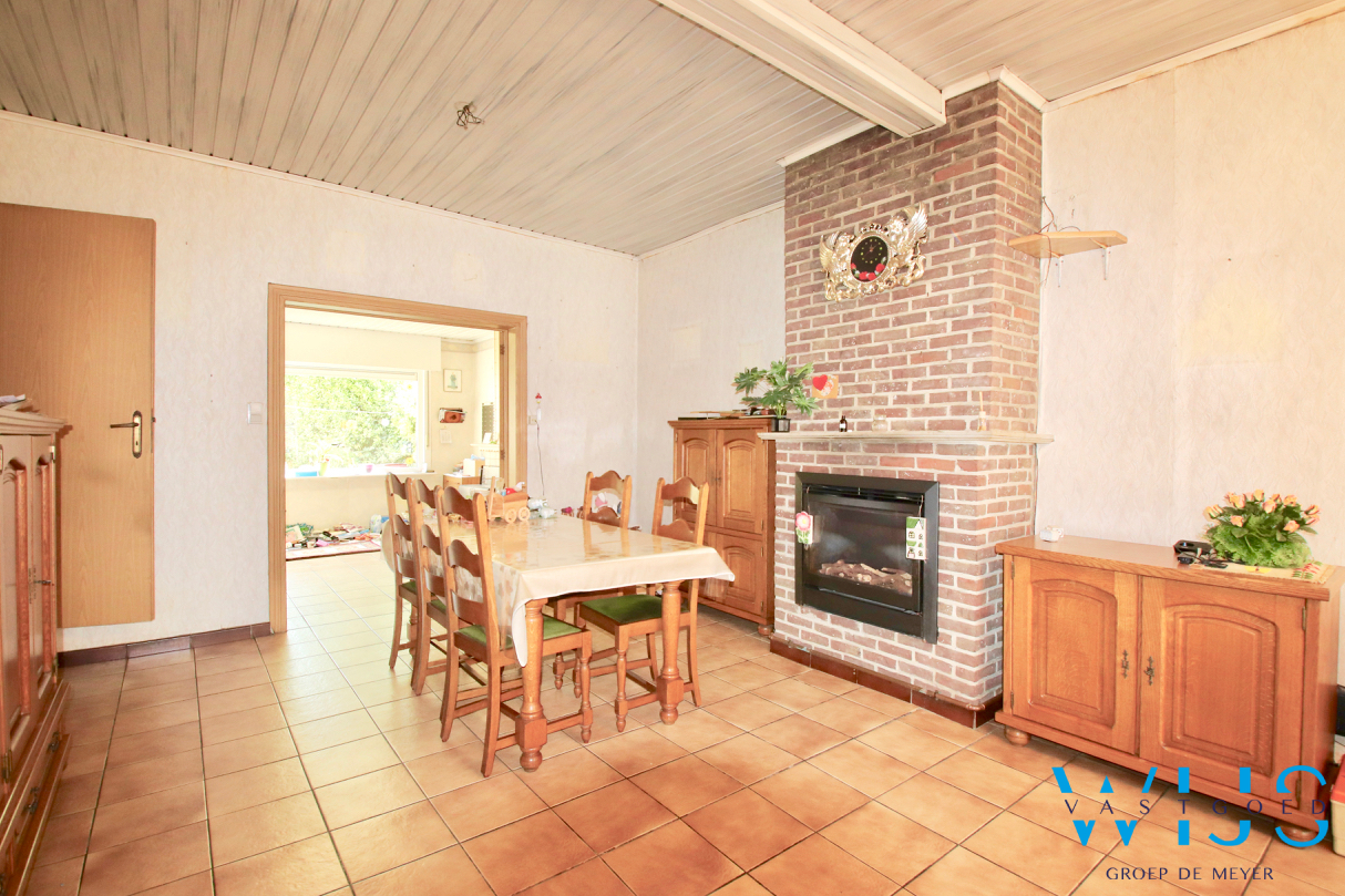 Te renoveren woonhuis op een zeer rustige ligging te Zelzate ! 