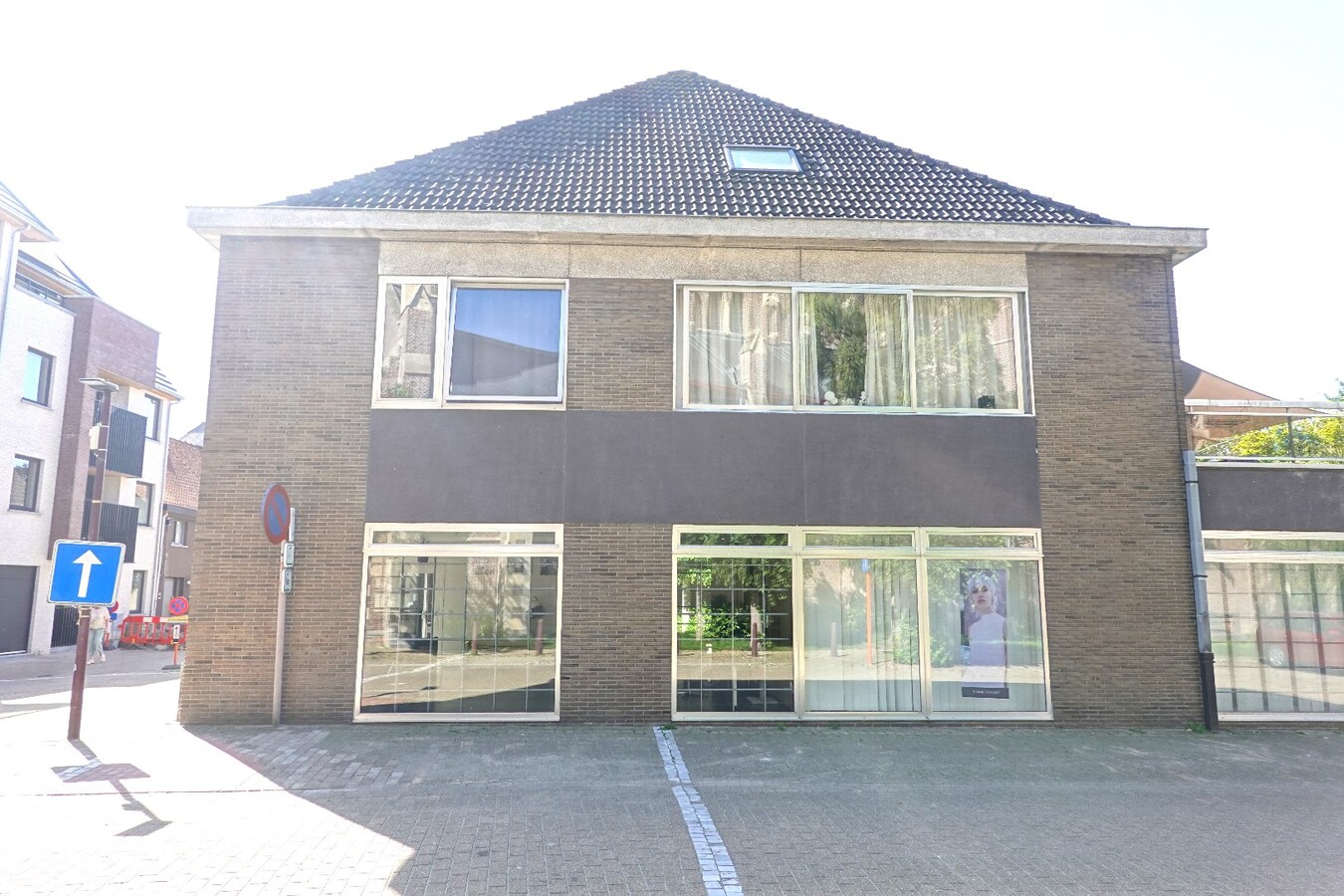 Overname gekende kapsalonzaak – Instapklaar handelspand te huur in het centrum van Oudenburg 