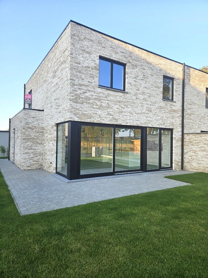 Energiezuinige Nieuwbouwwoning met garage in Varsenare 