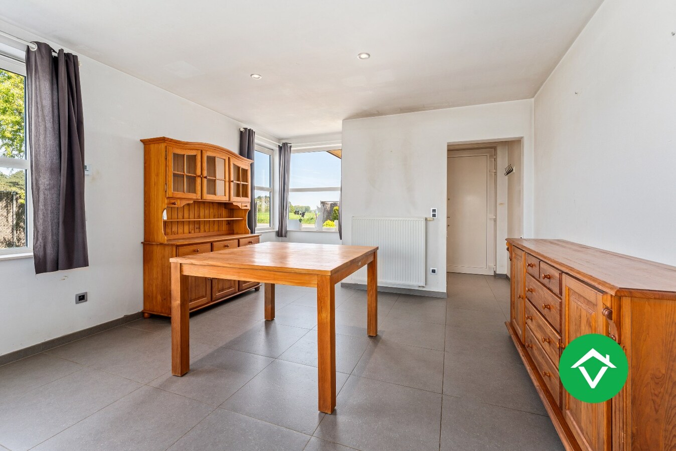 Recente woning (2011) met 3 slaapkamers, inpandige garage en vergezichten te Koekelare 