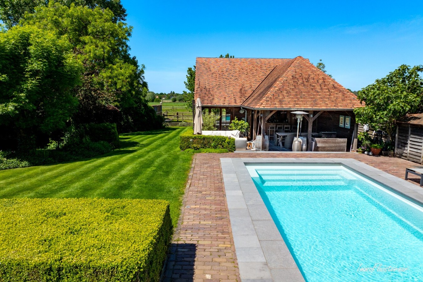 Prachtige villa met zwembad en luxueus poolhouse met optioneel bij te kopen weiland van ca. 21.856 m2 te Hove 
