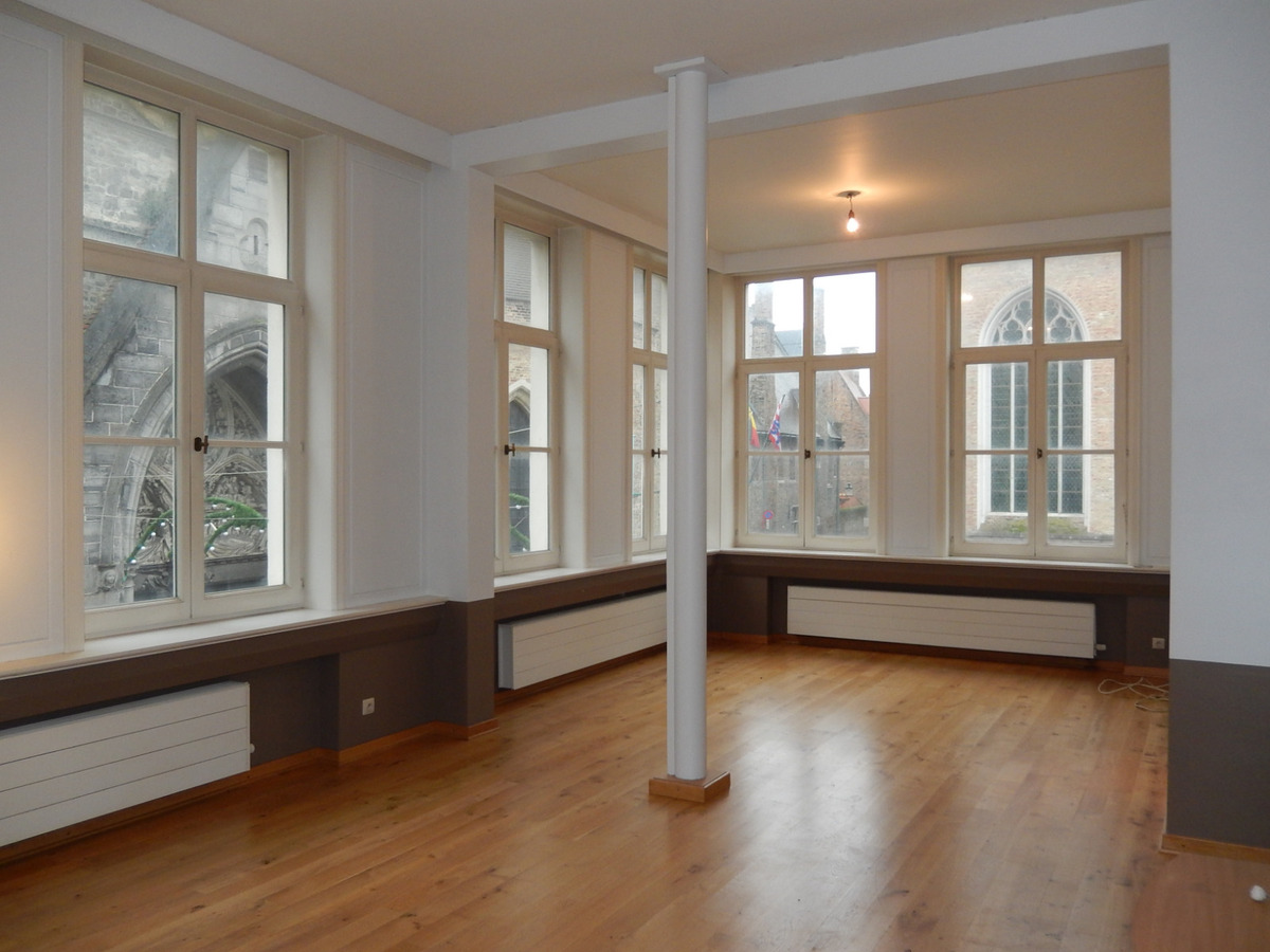 Ruim instapklaar duplexappartement in hartje Brugge 