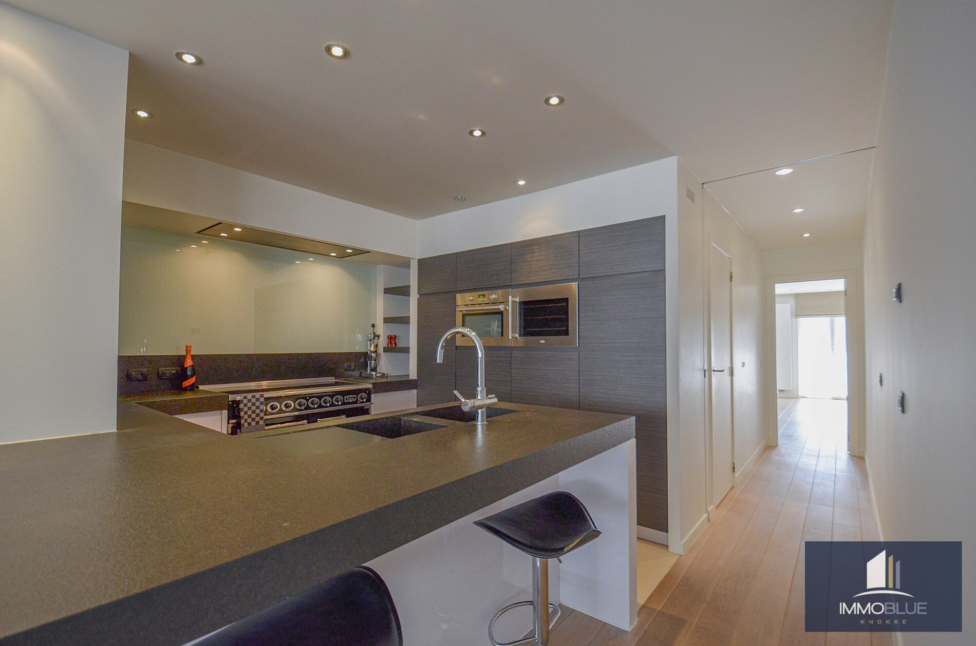 Topaanbieding – Uitzonderlijk ruim appartement gelegen in een stijlvolle residentie. 