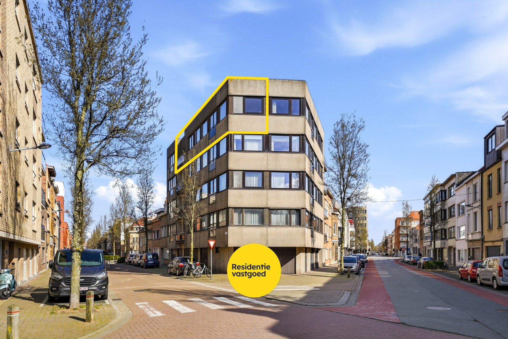 Op te frissen appartement met zicht op het Sint-Catharinaplein in Oostende 