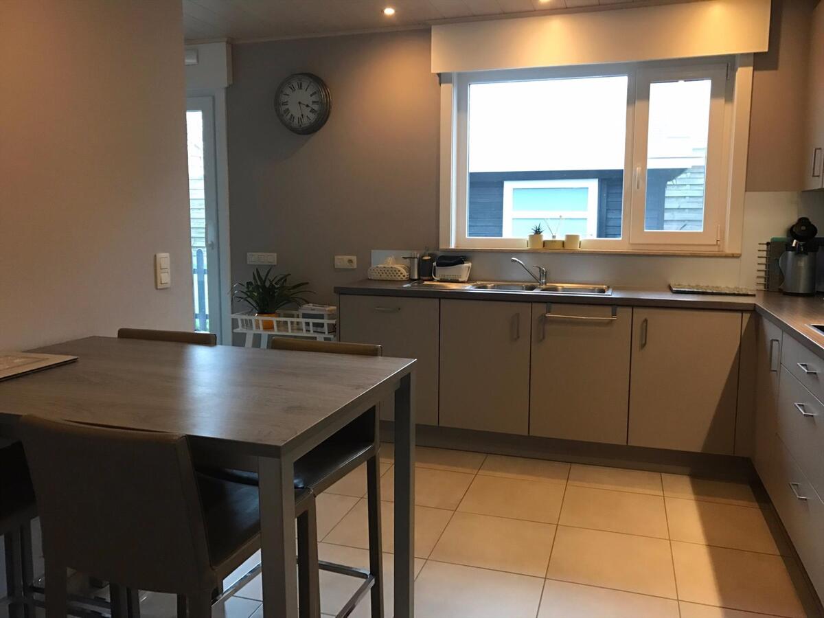 Recente halfopen woning (2012) in rustige woonwijk 