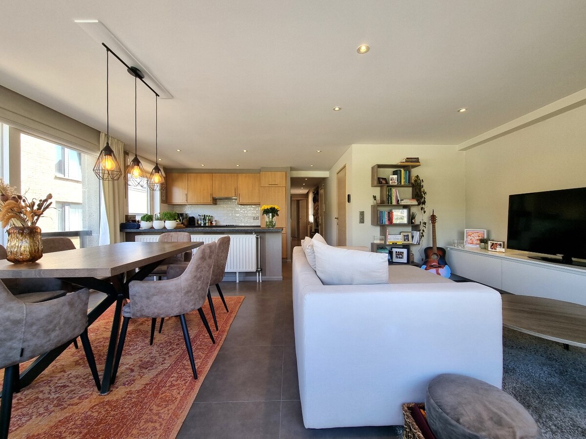 Aangenaam, zeer lichtrijk hoekappartement met open zichten - Heist 