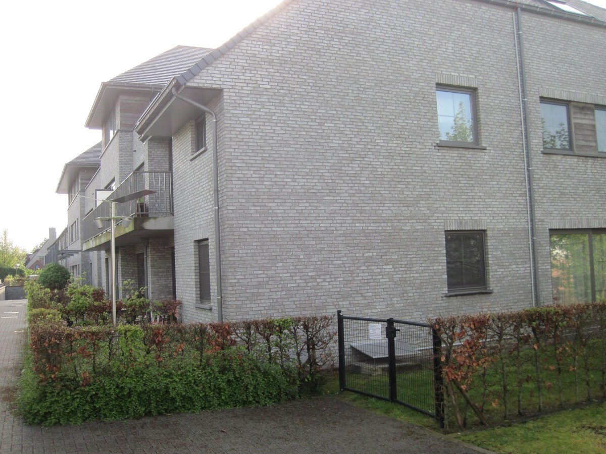 Hedendaags 2-slpk-appartement met groot terras 