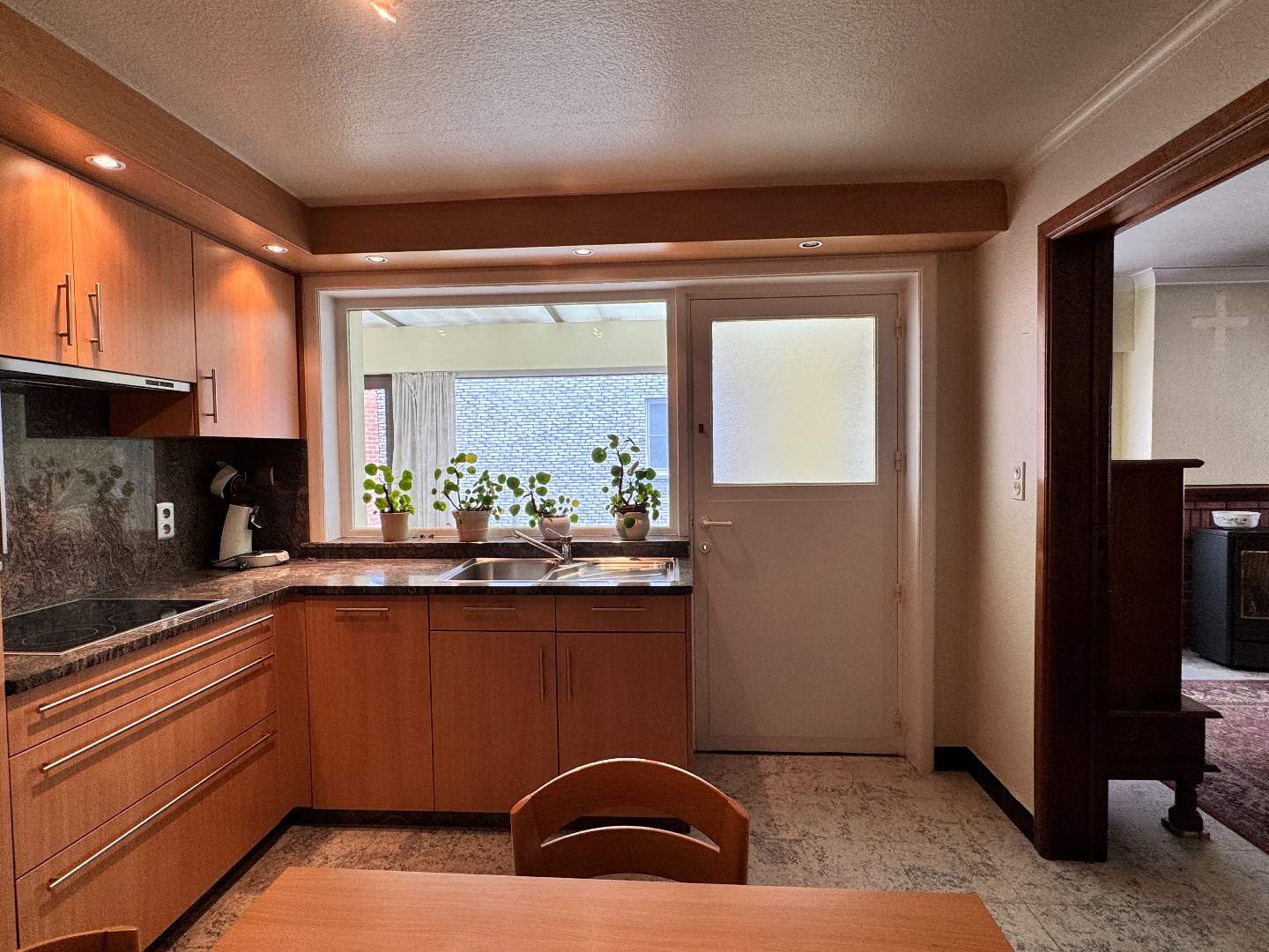 Woning met veel potentieel, 4 slaapkamers en garage te Zulte. 