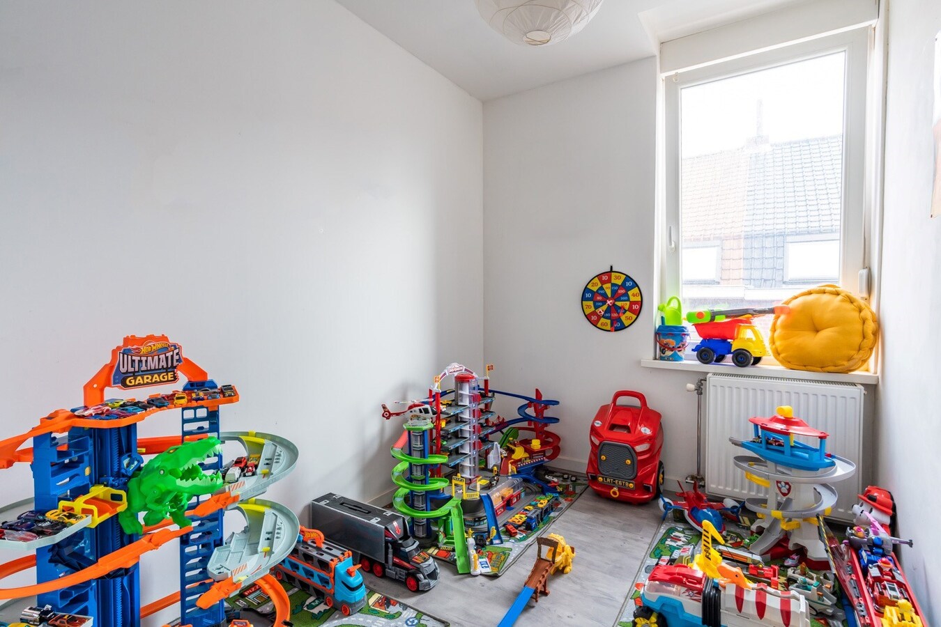 Maison rénovée offrant de beaux volumes avec 4 chambres, terrasse et jardin ! 