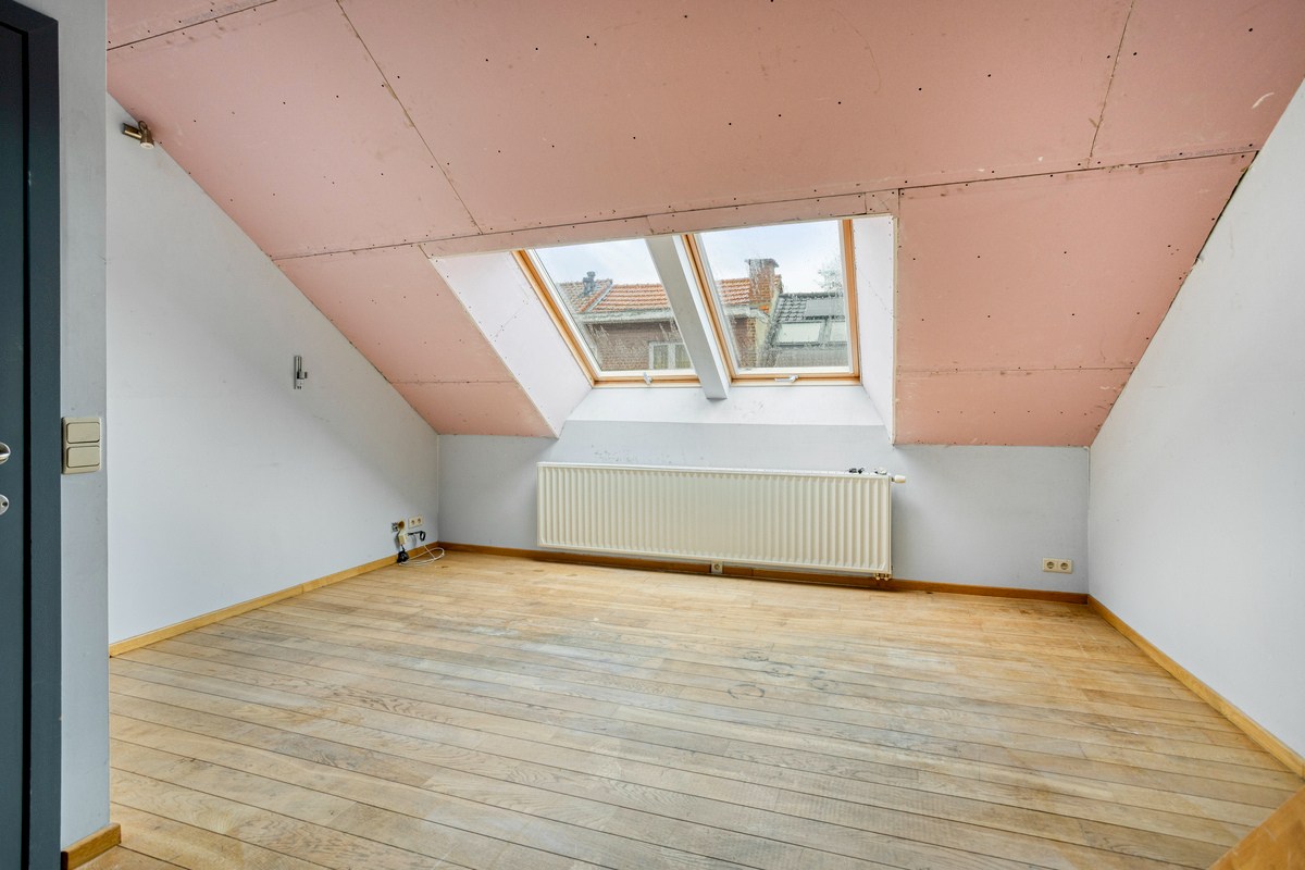 Uniek opbrengstpand met 1 appartement en 2 studentenkamers in centrum Leuven!  – EPC label B - bewoonbare opp. 227 m² 
