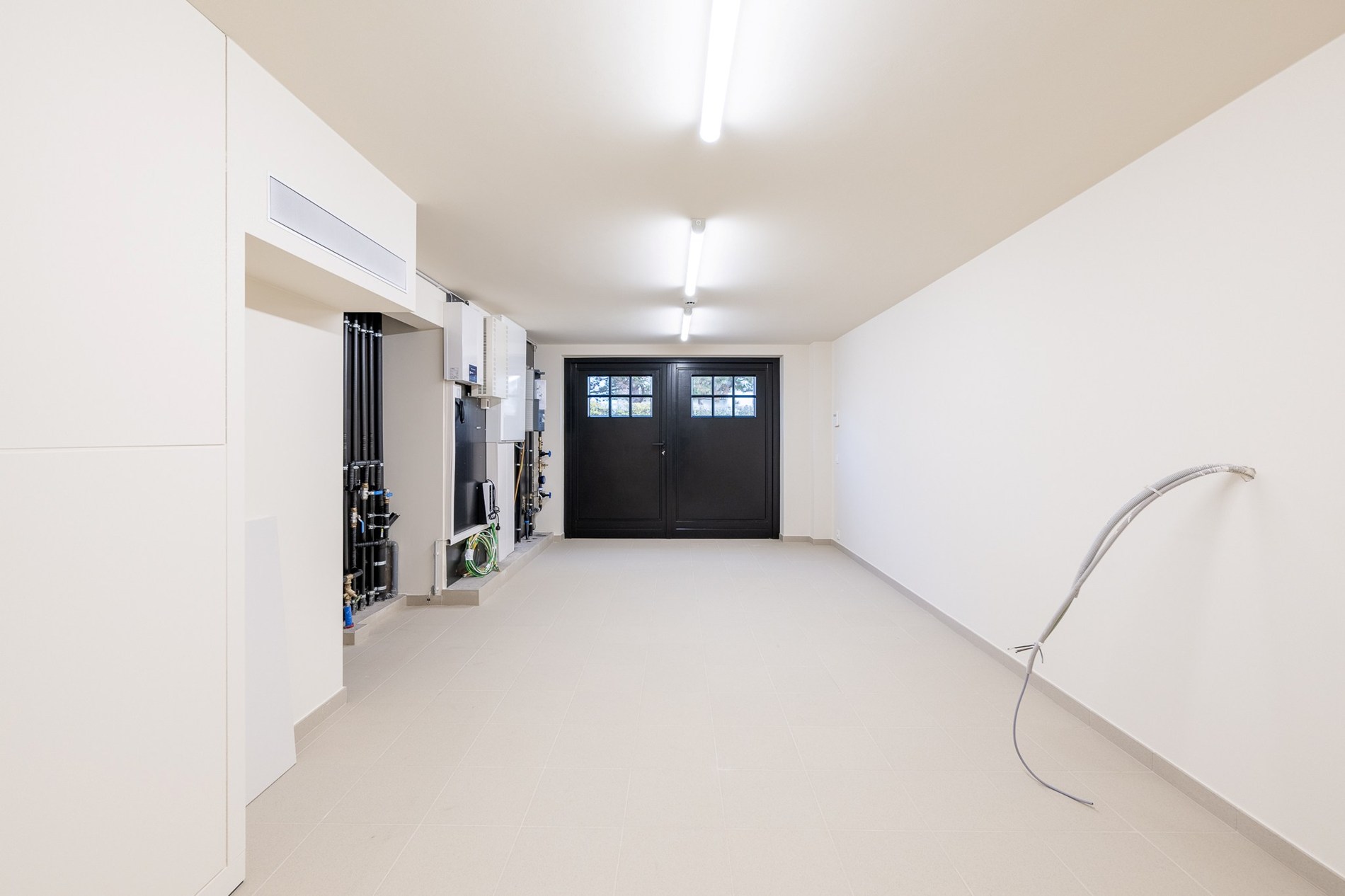 Luxueus gerenoveerde koppelvilla met zwembad in de Noordzeelaan te Knokke. 