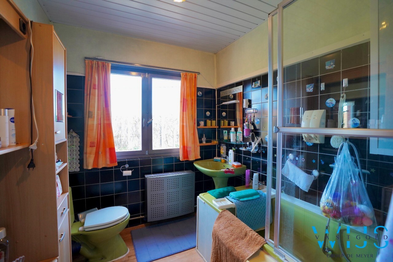 Interessante te renoveren woning met 4 slaapkamers in het centrum van Destelbergen 