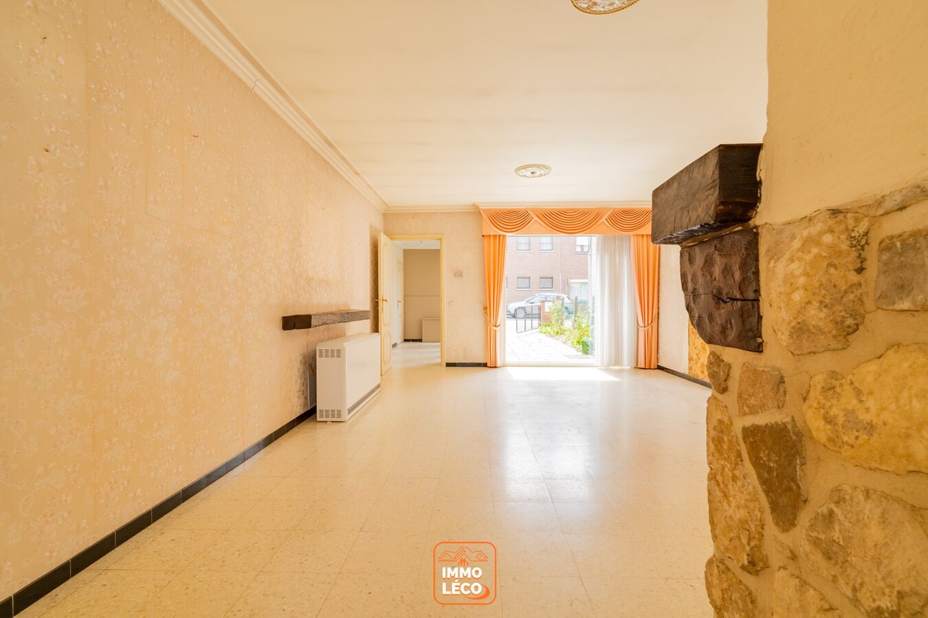 Plain-Pied idéalement situé avec jardin, garage et passage à l'arrière. Idéal 1er achat/investissement ! 