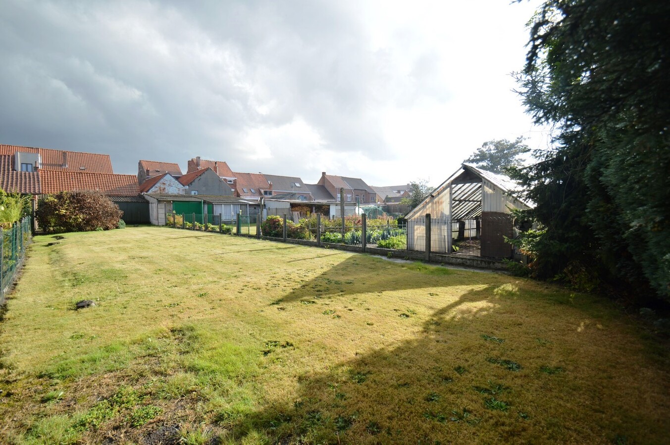 Volumineuze woning met garage vlakbij het centrum - Zelzate 