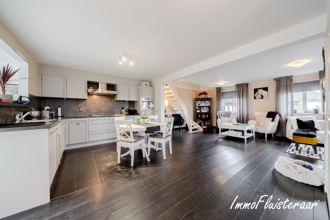 Exclusief Hippisch Complex met Uitstekende Trainingsmogelijkheden op ca 8,6 ha in Wuustwezel 