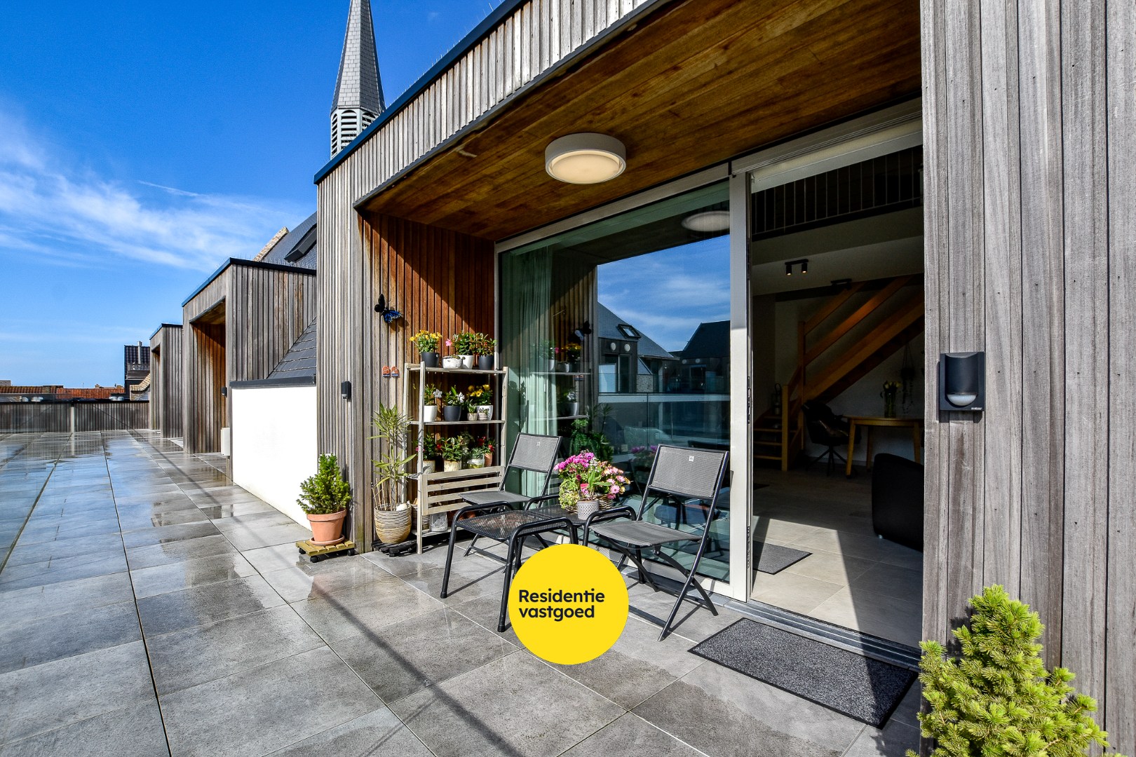 Luxueuze assistentieflat (89m² + 5m² terras) met 2 slaapkamers te Nieuwpoort. 