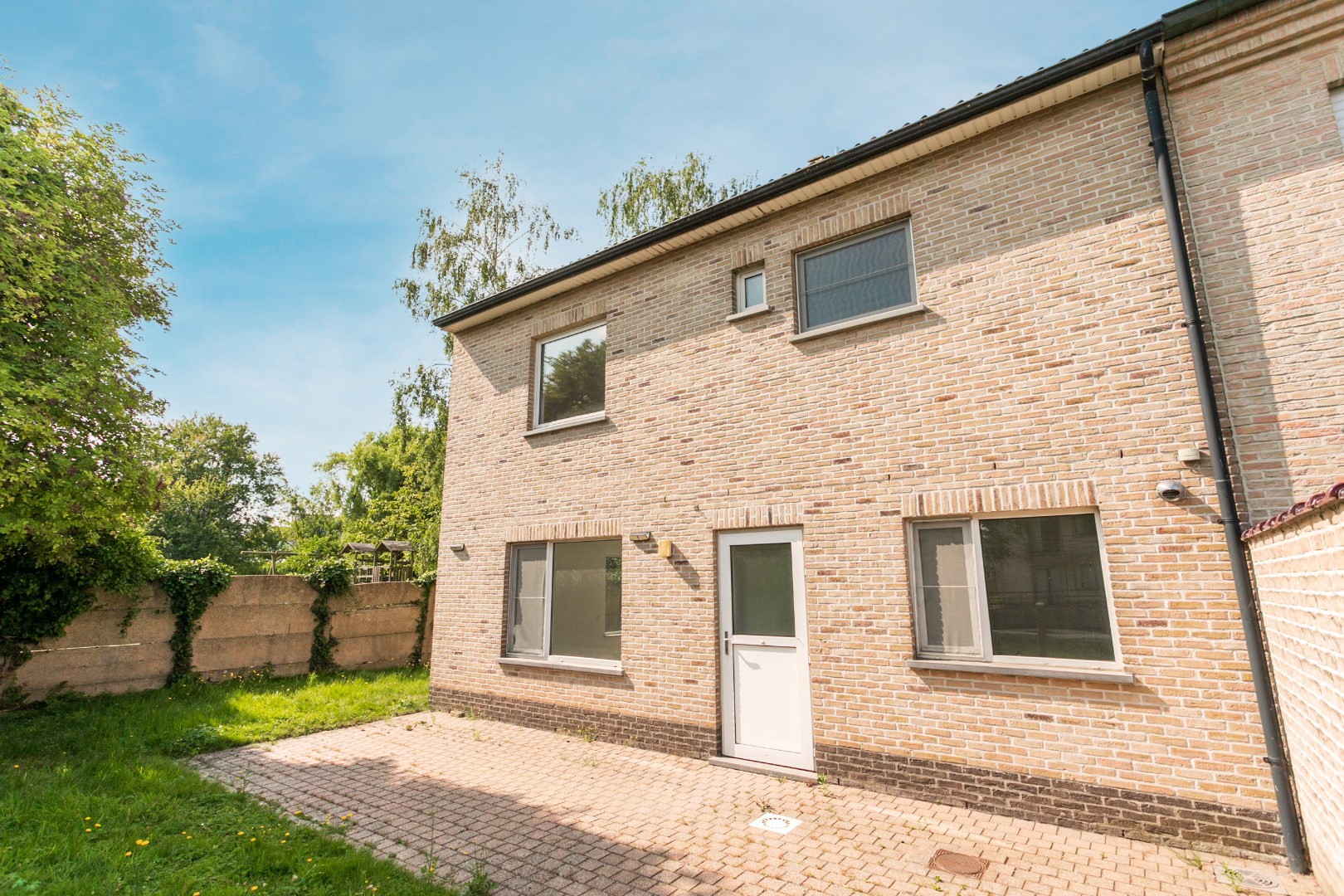 Verzorgde woning met 3 slpk, tuin en garage te Halle 