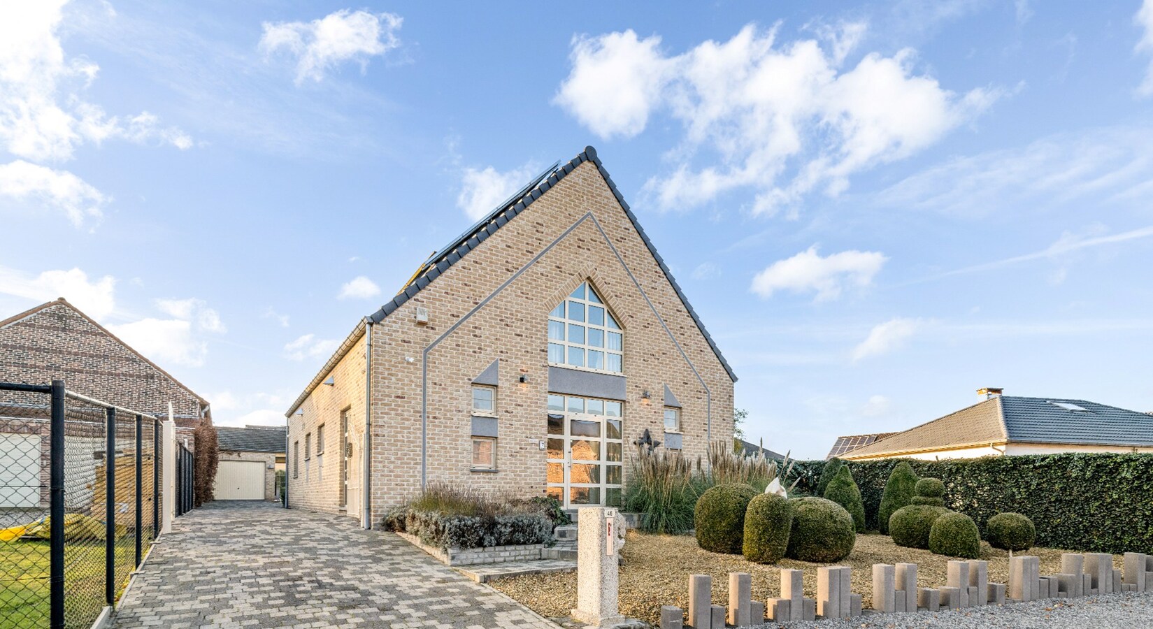 Duurzame, veelzijdige woning met karakter, energiezuinig comfort én prachtige tuin, op toplocatie. 