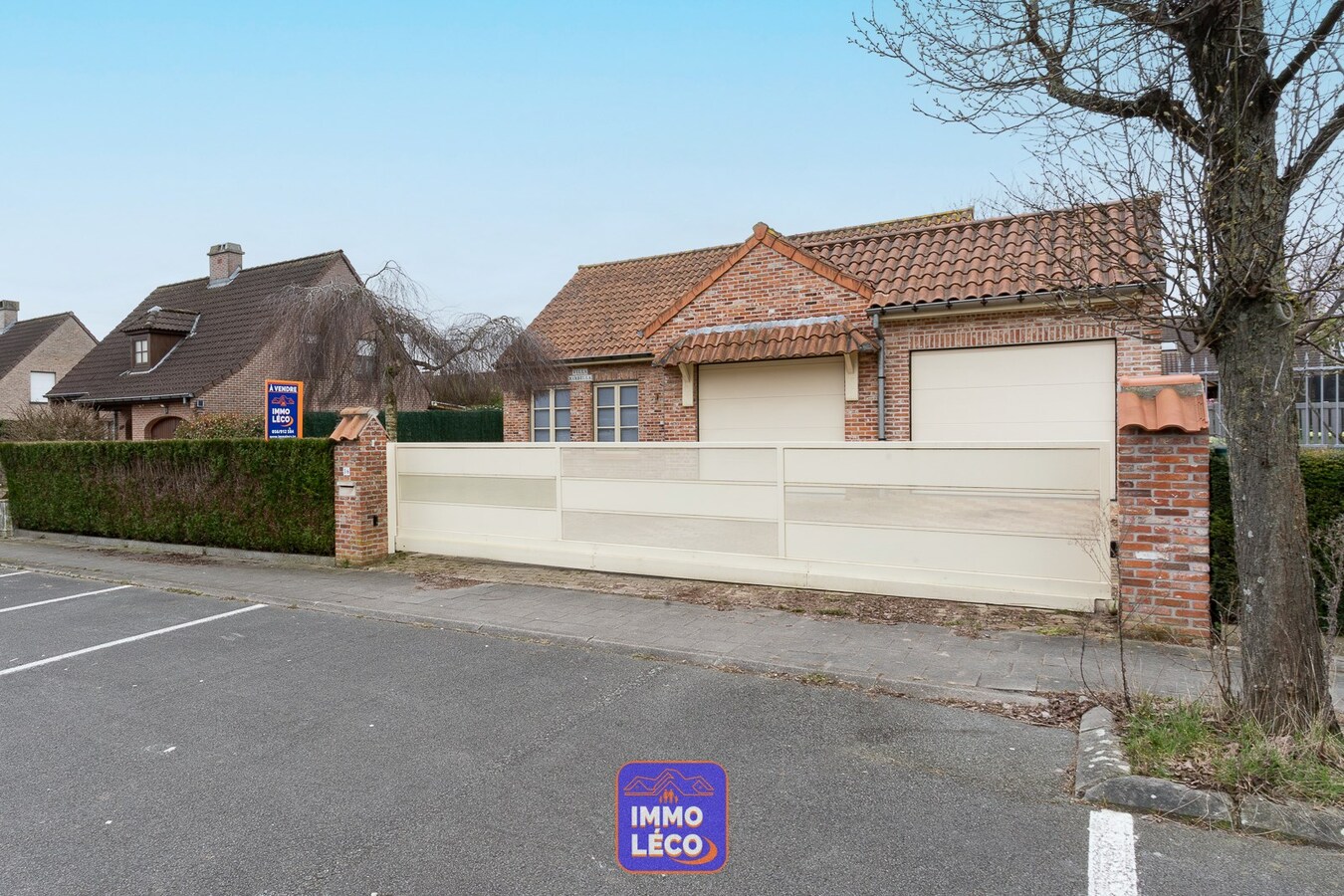 Villa "Semi Plain-Pied" avec jardin, 2 garages et parking privatif 