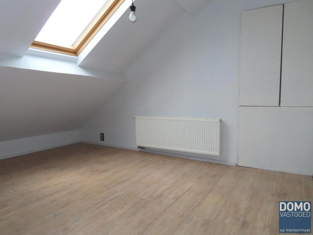 Gerenoveerde rijwoning, centraal gelegen in Hasselt. Vlakbij het centrum van Hasselt, openbaar vervoer, scholen, winkels en autosnelwegen. 