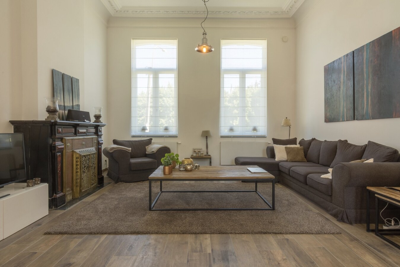 Gelijkvloers 3-slaapkamer villa-appartement met parktuin. 