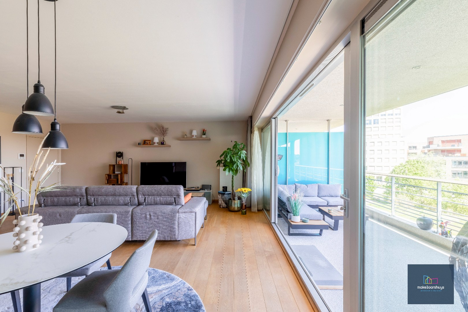 Stijlvol 2 slpk. appartement met ruim terras en staanplaats 