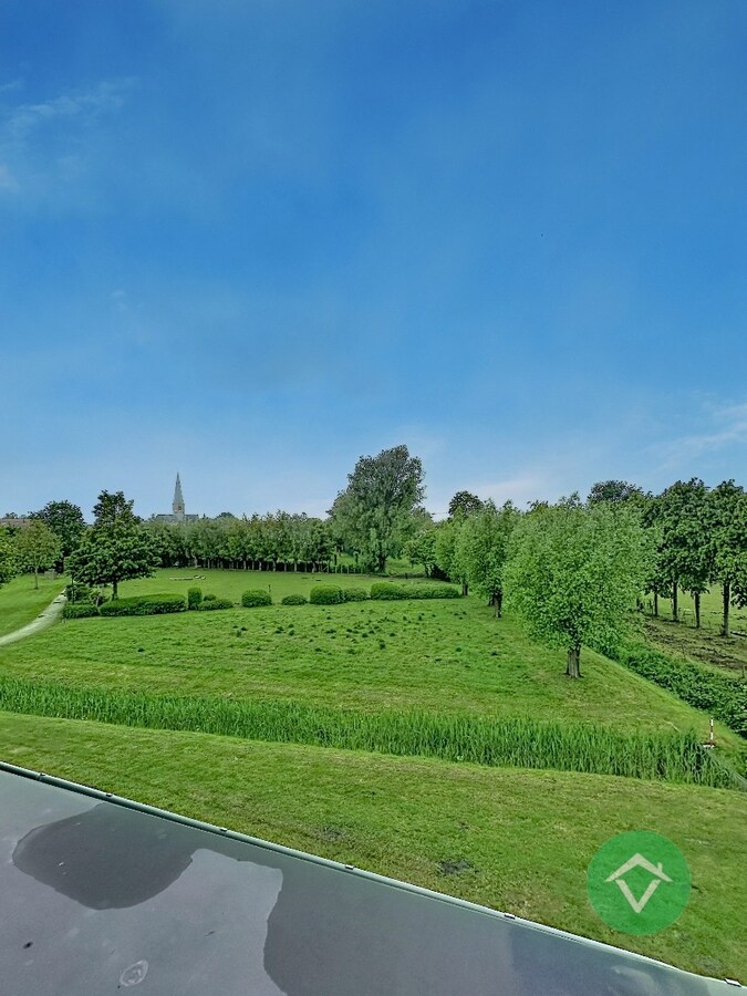 Lichtrijk appartement met garage en prachtig zicht op het park ’t Oosthof te Koekelare 
