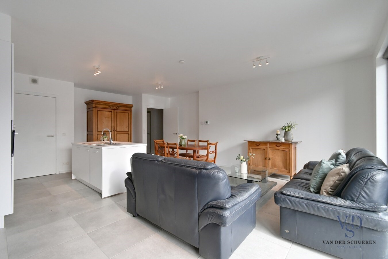 Gelijkvloers appartement met 2 terrassen. 