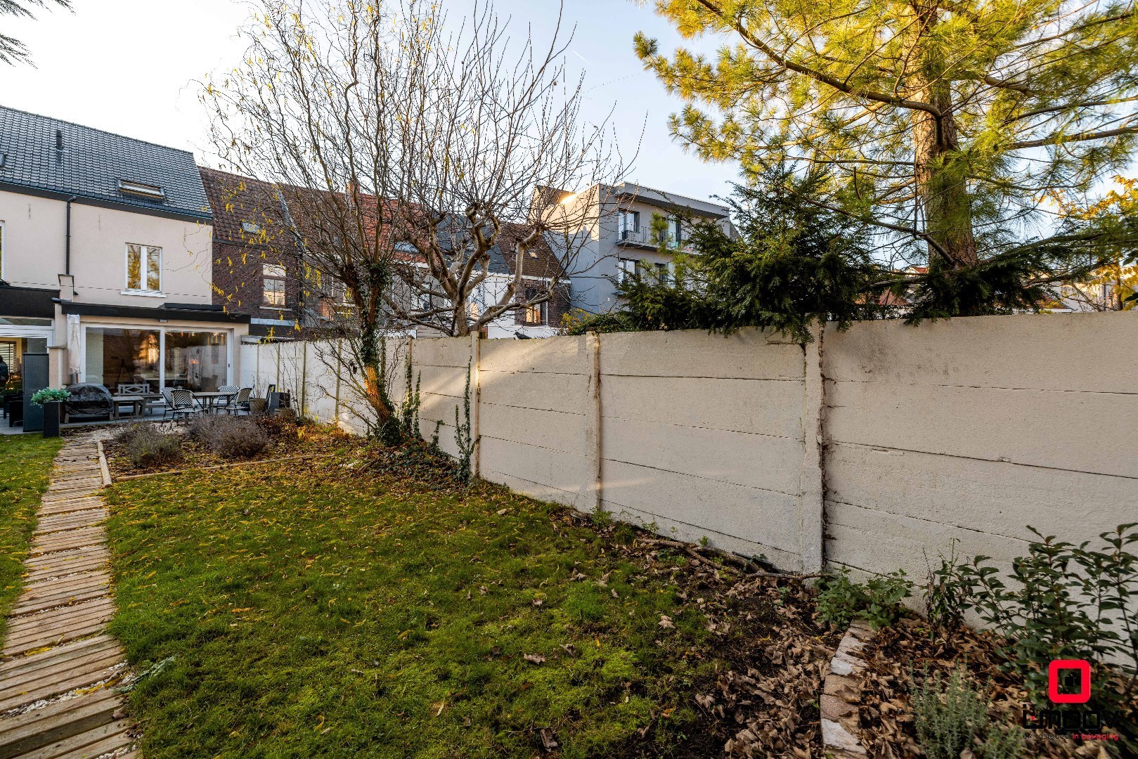 Hedendaags gerenoveerde stadswoning met lichtrijke leefruimtes en optie tot kangoeroewonen 