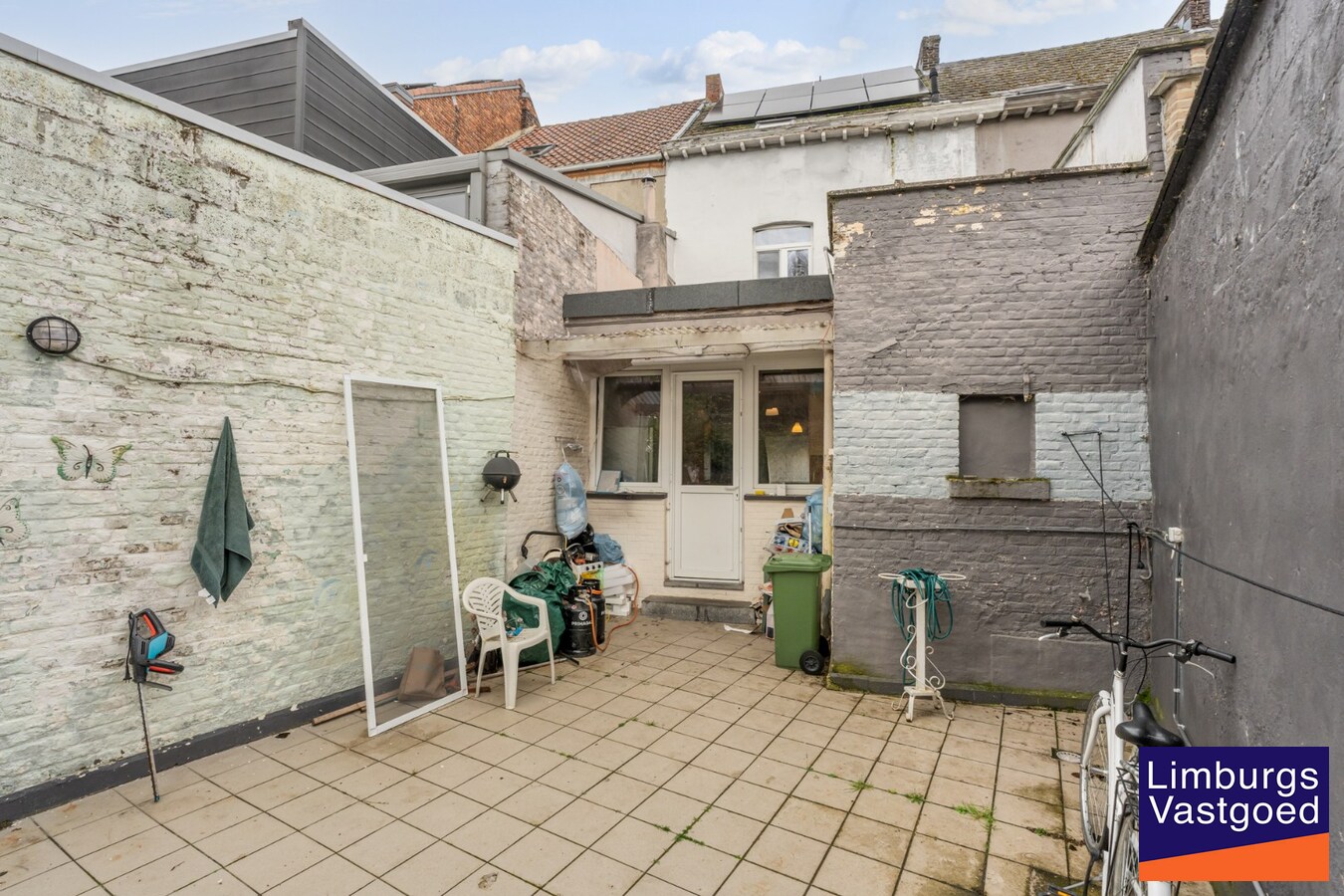 Deels gerenoveerde woning met stadstuin, 3 slpk, 2a60ca, tussen de kleine en grote ring 