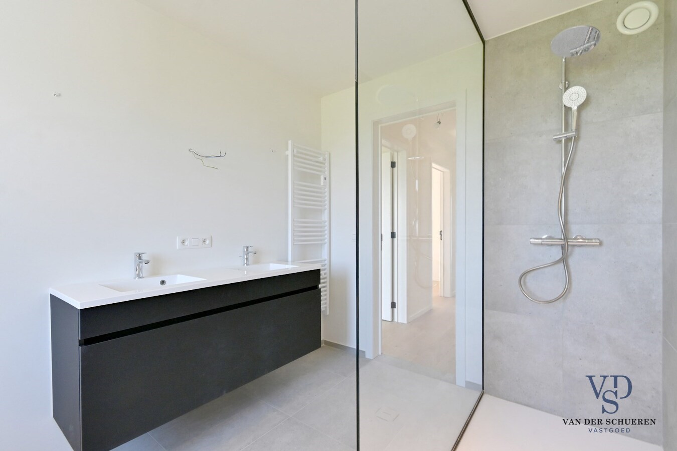 Half open bebouwing met afzonderlijke garage 