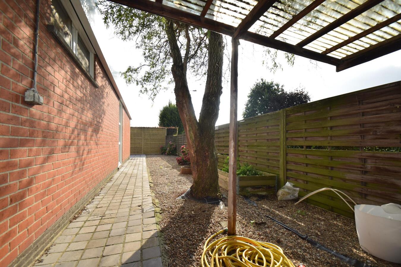 Bijzonder rustig doch goed bereikbare bungalow op 587 m² grond, gelegen tussen kleine en grote ring 