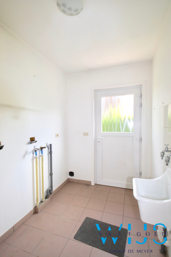 Leuke gezinswoning met 4 slaapkamers &amp; tuin te Oosteeklo ! 