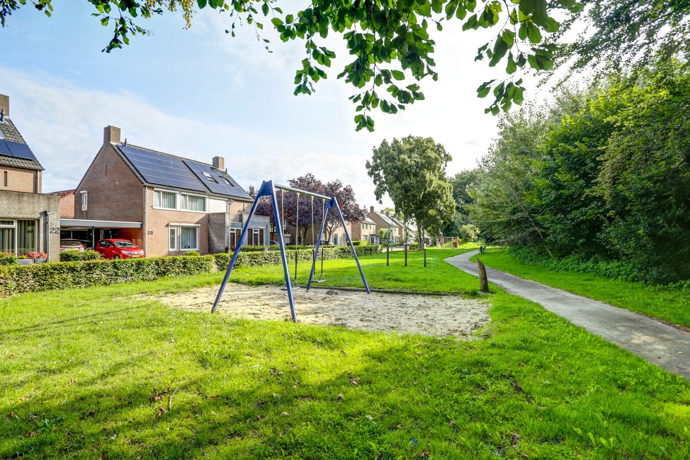 Vrijstaande semi-bungalow 