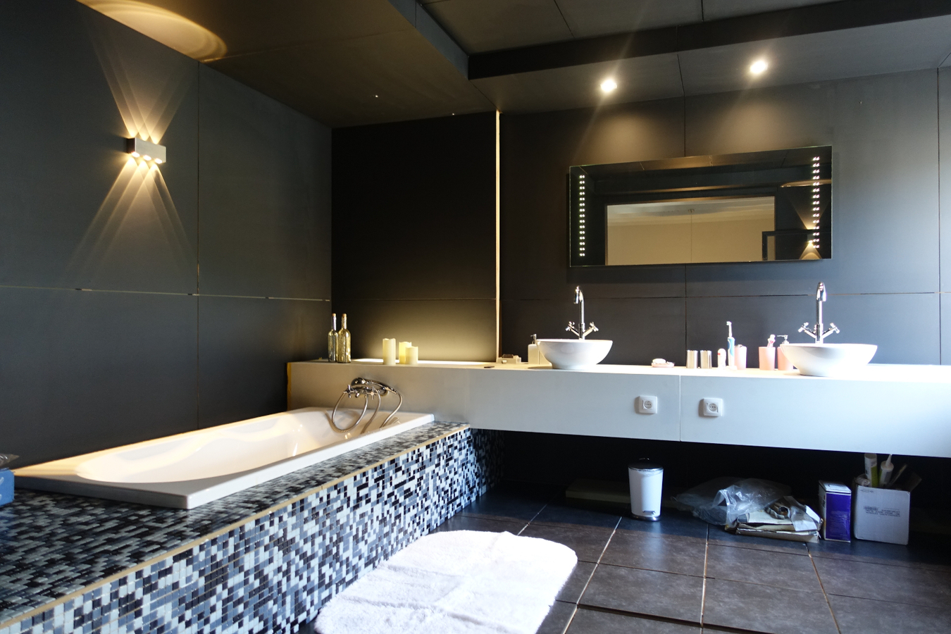 Ruime moderne woning aan het centrum van Aartrijke 