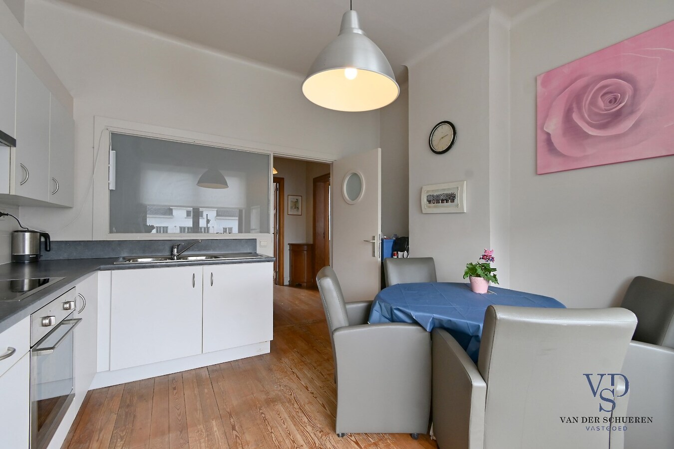 Commercieel gelijkvloers met ruime duplex en tuin. 