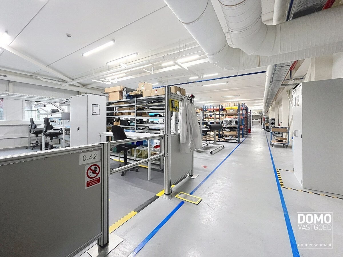 INNOVATIEVE RUIMTE MET LABO, LOGISTIEKE VOORZIENINGEN EN RESEARCH &amp; DEVELOPMENT IN EEN ECO-BEDRIJFSGEBOUW TE PAAL 