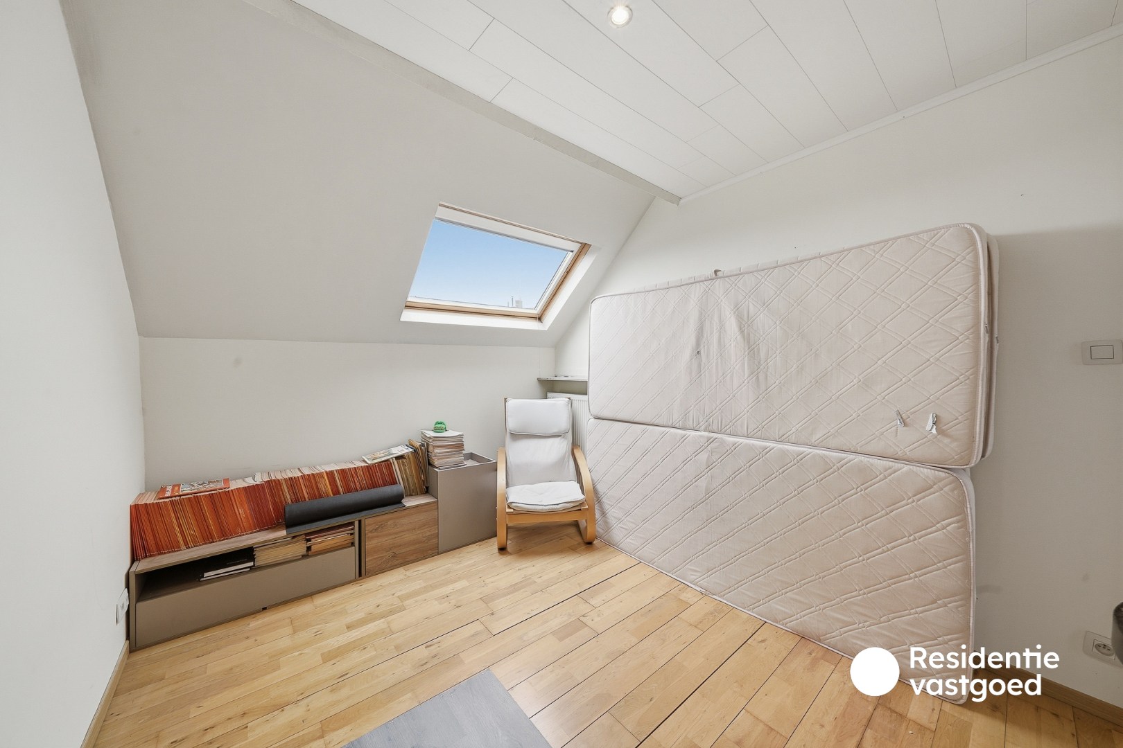 Ruime woning met 6 slaapkamers, garage, tuin en EPC B in Oostende 