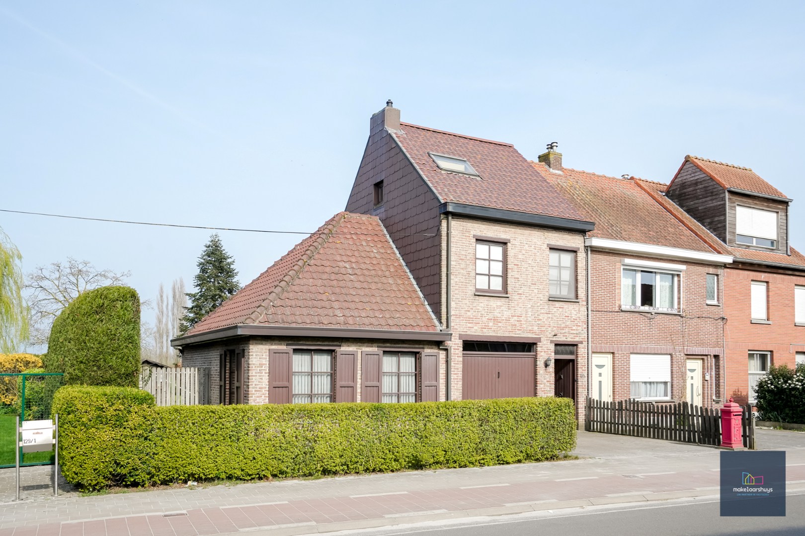 Ruime  halfopen bebouwing  met  zonnige tuin, terras en garage in Waarschoot 