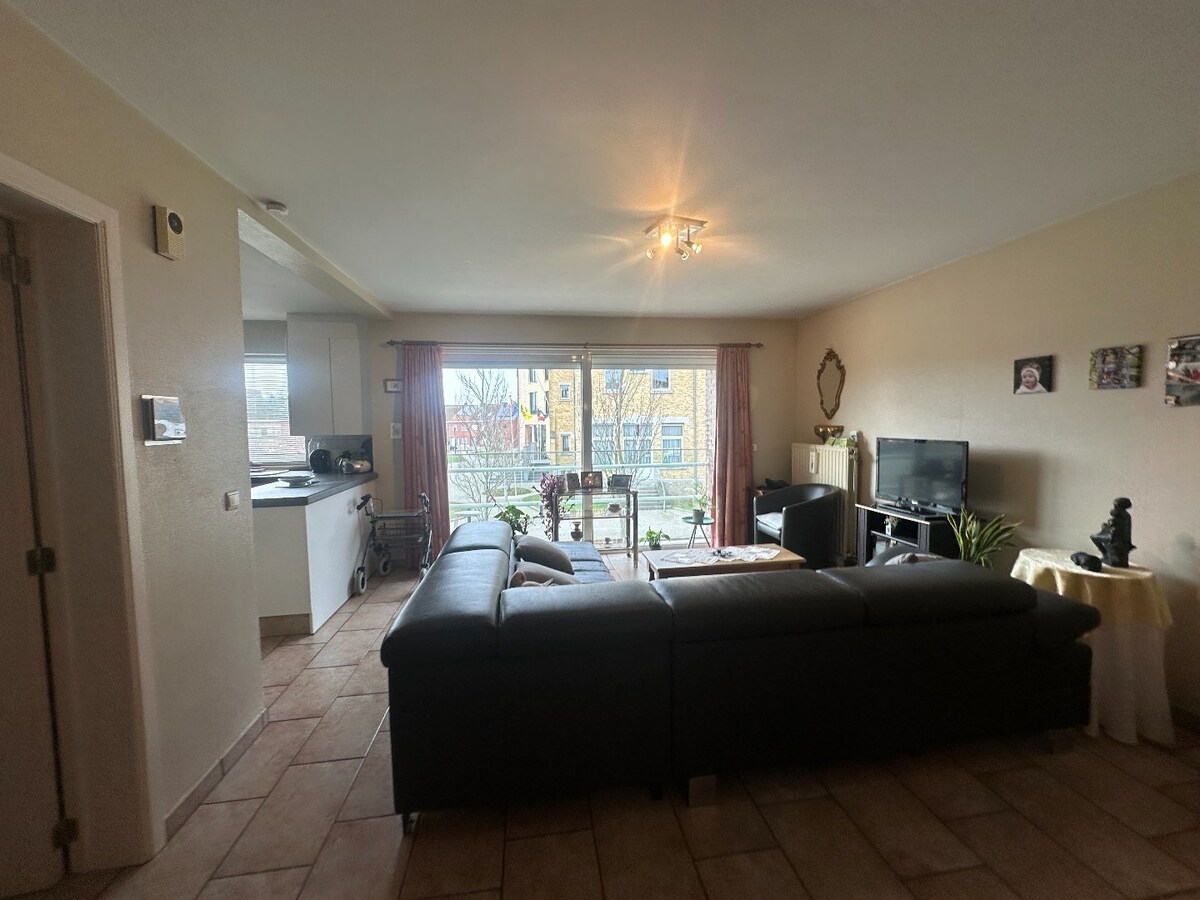 Uitstekend gelegen, ruim appartement met groot terras pal in het centrum van Langemark 