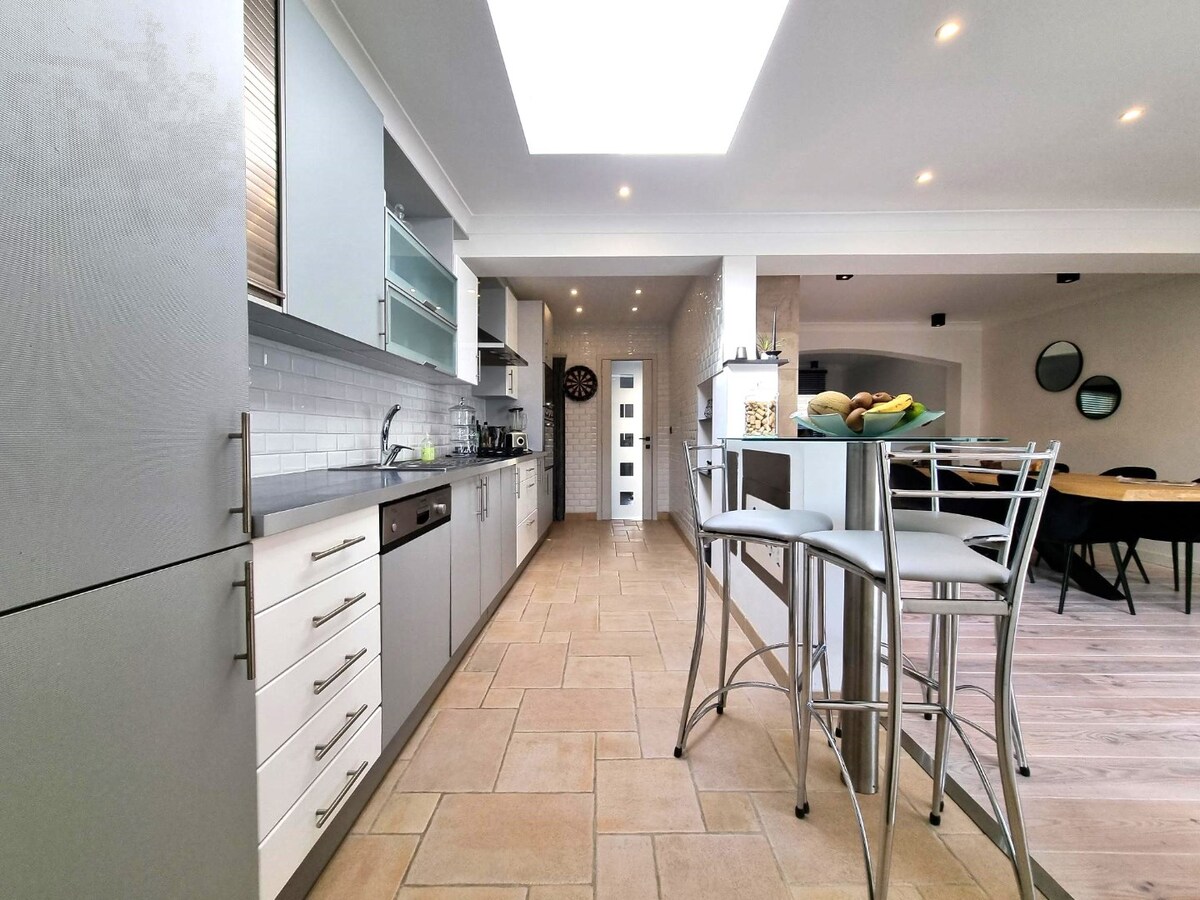 Zeer aangename woning met dubbele parking en mooi terras te Heist 