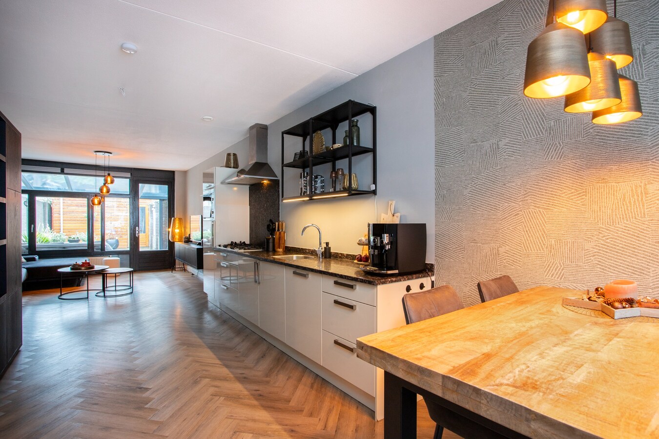 Instapklare geschakelde woning uit 2006 met centrale ligging! 